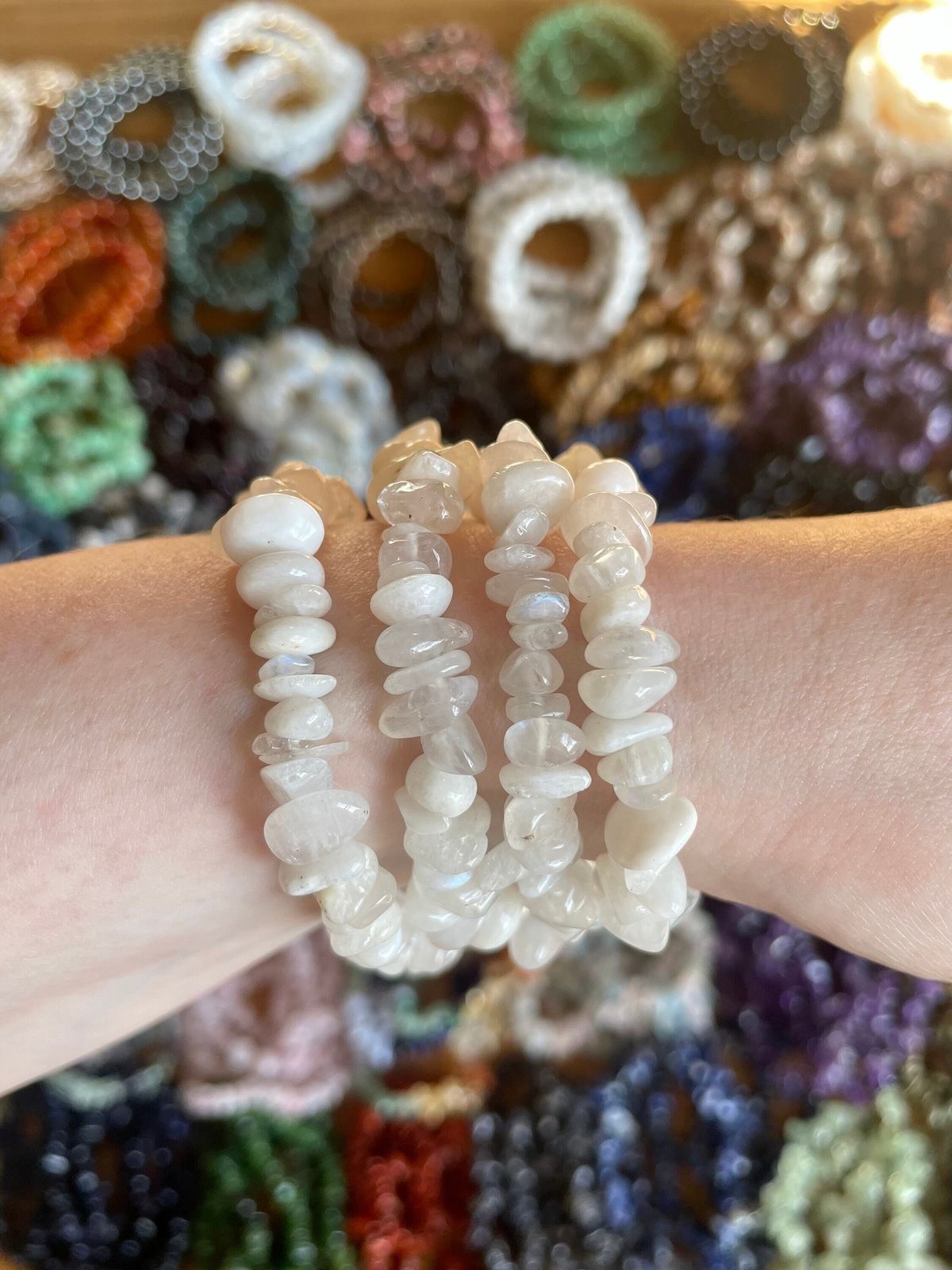 دستبند مون استون مهره چیپسی | شهود، آرامش درونی و انرژی زنانه