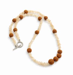 گردنبند رودراکشا و سان استون